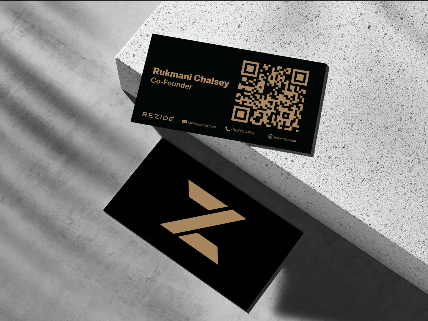 Rezide visiting cards in mocaccino on black